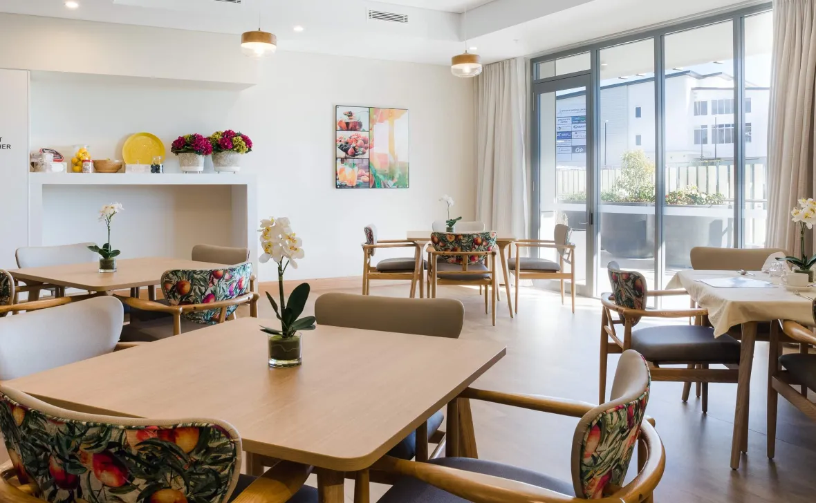 North Lakes Terrace  dining