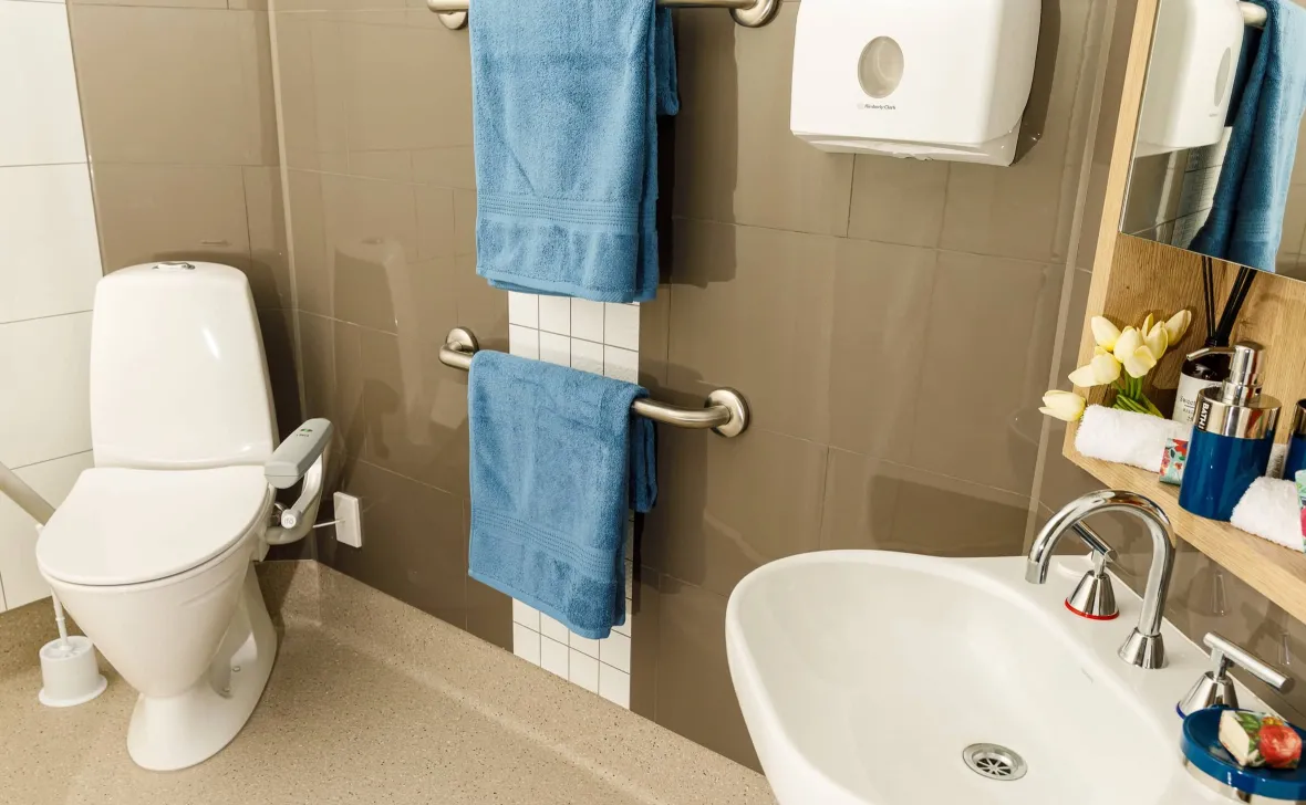 Kawana Waters bathroom