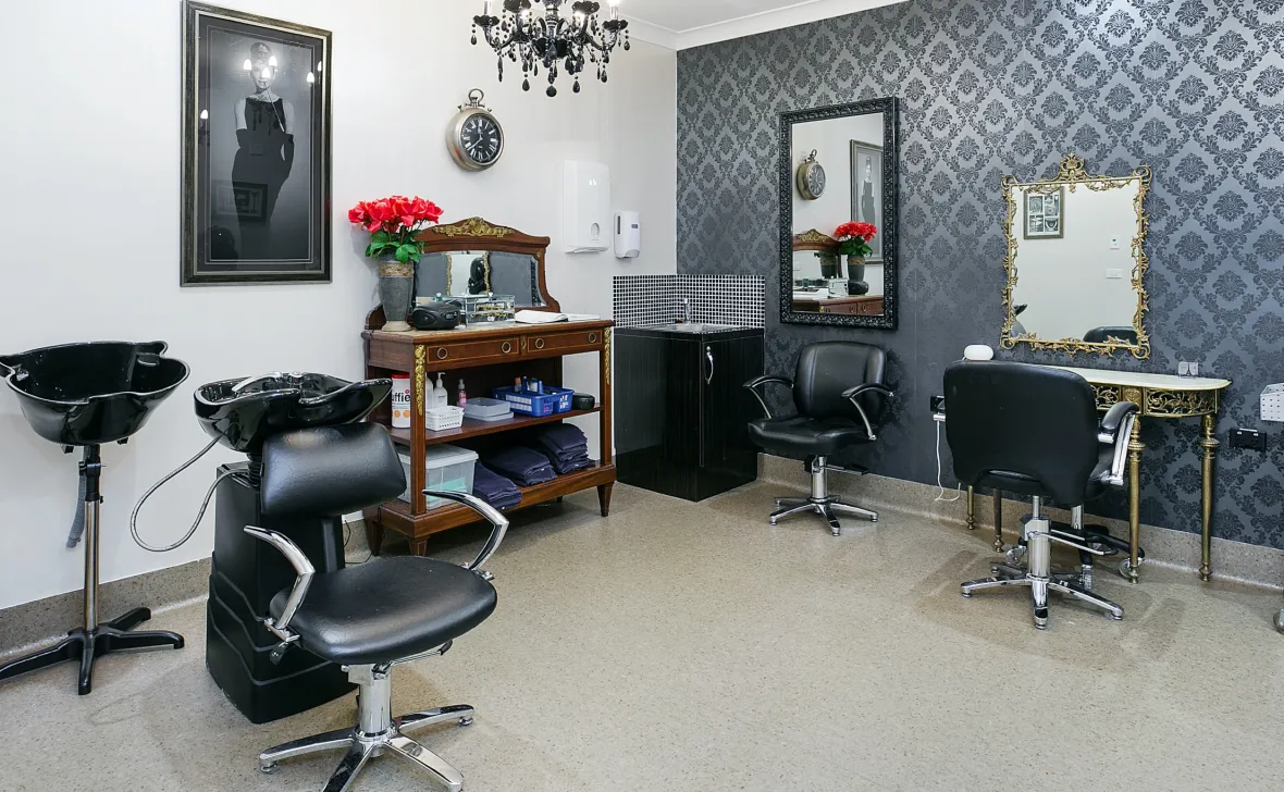 Raymond Terrace hairdresser