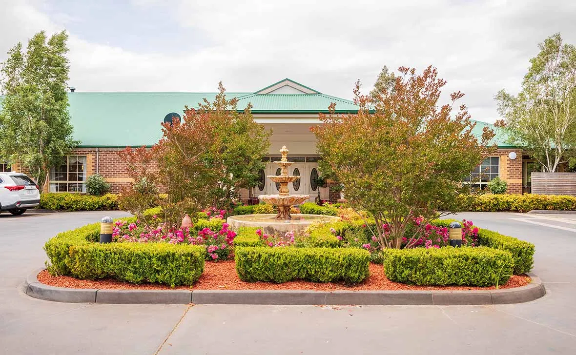 Bairnsdale Parklands_front_garden