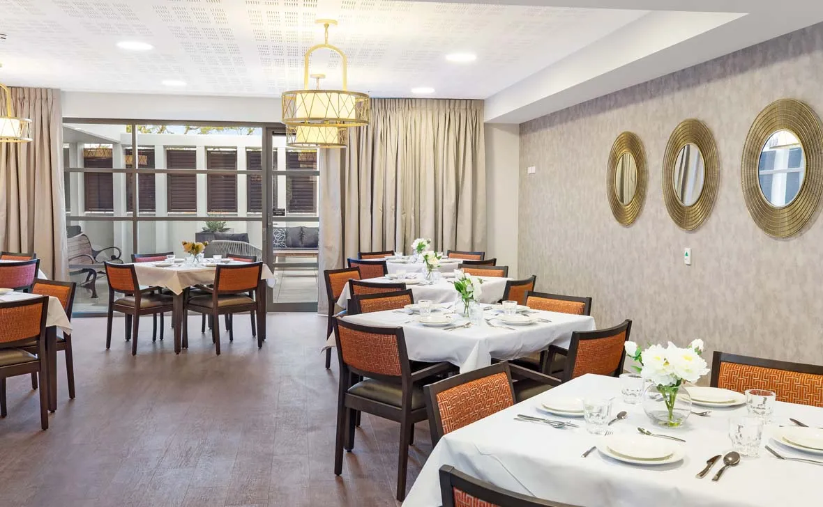 Meadowbank_Grove_Dining03