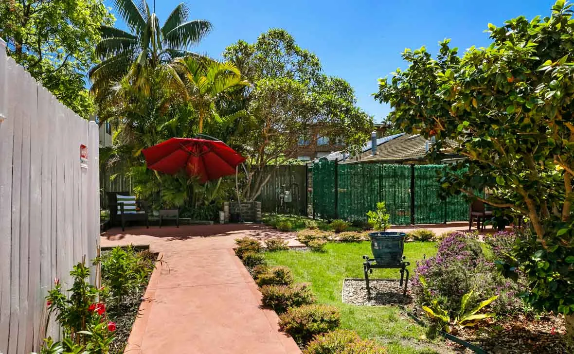 Narraweena Grove