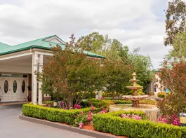 Bairnsdale Parklands entrance 02