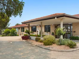 Bossley Parkside Main Entrance Mobile