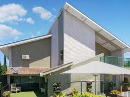 Canterbury Place - Front Entrance Mobile