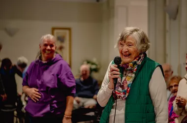 DJ Jill gets everyone groovin’ at Lakes Entrance 
