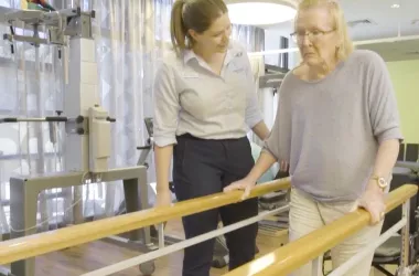 Walking after a fractured knee cap
